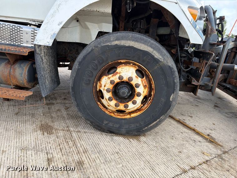 image for item FK4173 2014 International 7400 truck cab and chassis