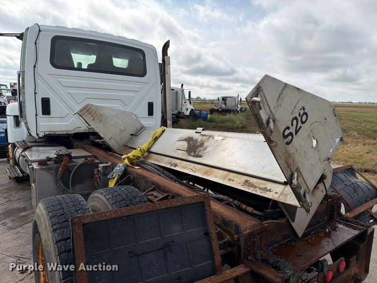 image for item FK4173 2014 International 7400 truck cab and chassis