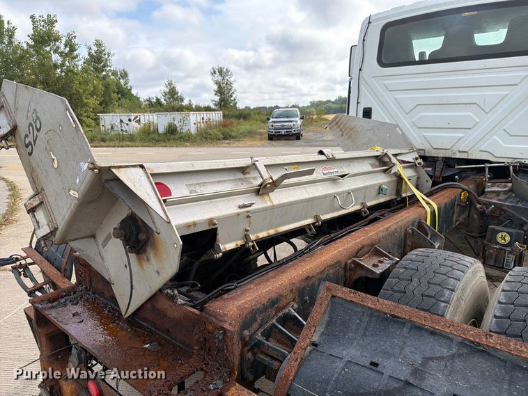 image for item FK4173 2014 International 7400 truck cab and chassis