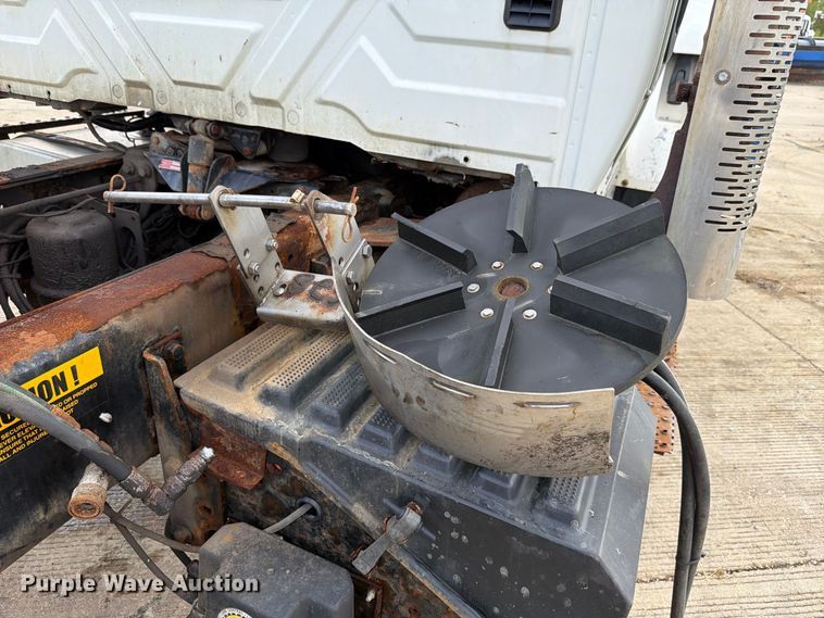 image for item FK4173 2014 International 7400 truck cab and chassis