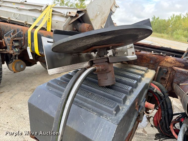 image for item FK4173 2014 International 7400 truck cab and chassis