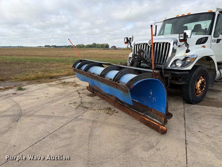 image for item FK4173 2014 International 7400 truck cab and chassis