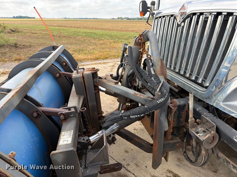 image for item FK4173 2014 International 7400 truck cab and chassis