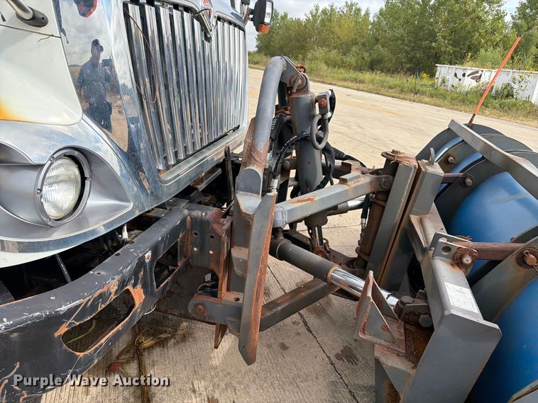 image for item FK4173 2014 International 7400 truck cab and chassis