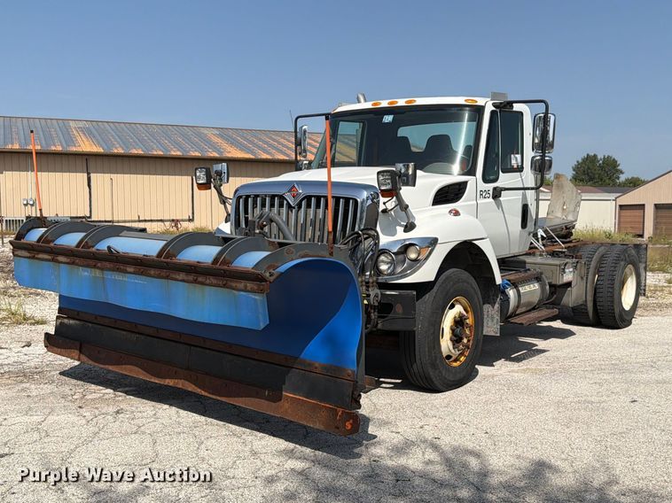 2017 International 7400 truck cab and chassis