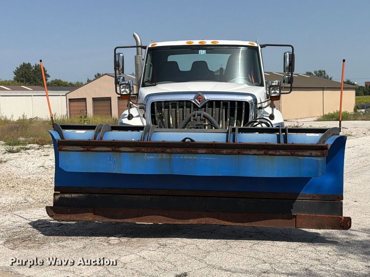 image for item FK4174 2017 International 7400 truck cab and chassis