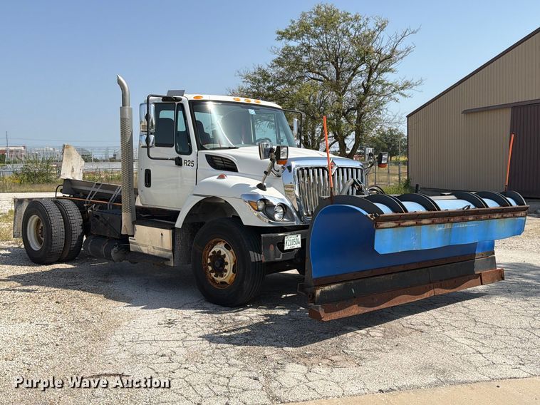 image for item FK4174 2017 International 7400 truck cab and chassis