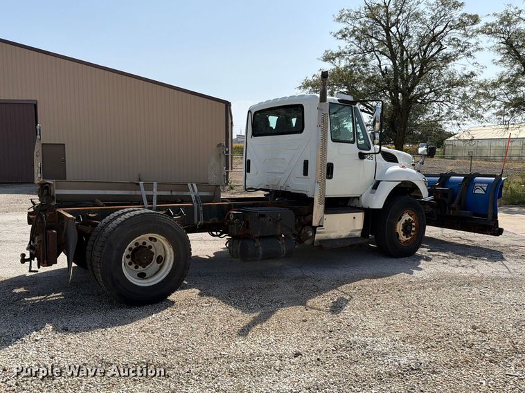 image for item FK4174 2017 International 7400 truck cab and chassis