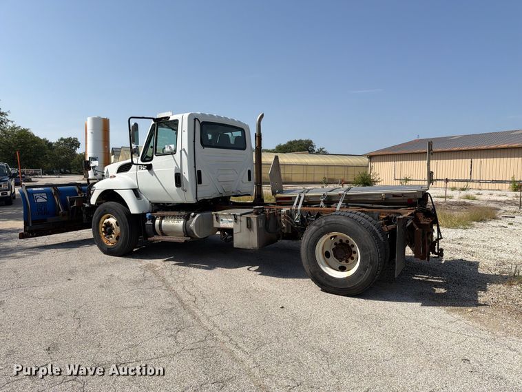 image for item FK4174 2017 International 7400 truck cab and chassis