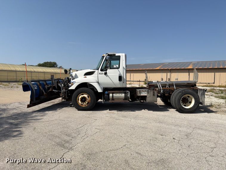 image for item FK4174 2017 International 7400 truck cab and chassis