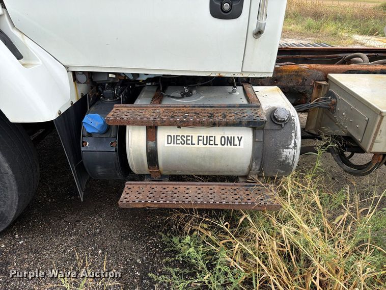 image for item FK4174 2017 International 7400 truck cab and chassis