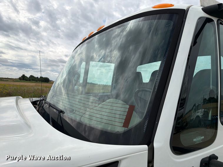image for item FK4174 2017 International 7400 truck cab and chassis