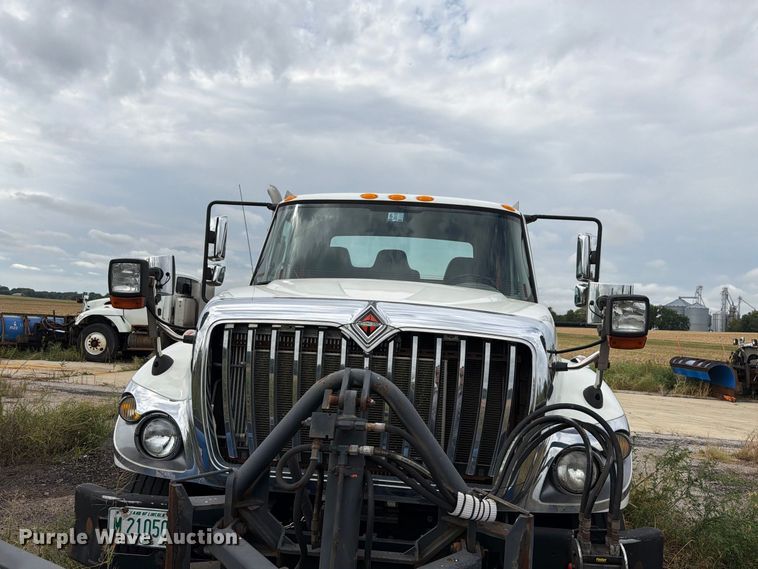 image for item FK4174 2017 International 7400 truck cab and chassis