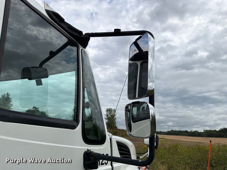 image for item FK4174 2017 International 7400 truck cab and chassis