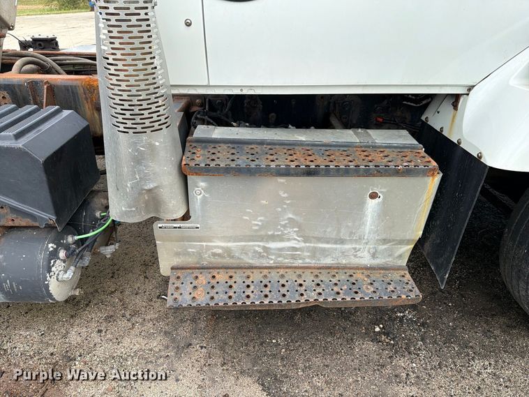 image for item FK4174 2017 International 7400 truck cab and chassis