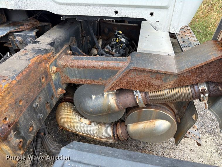 image for item FK4174 2017 International 7400 truck cab and chassis