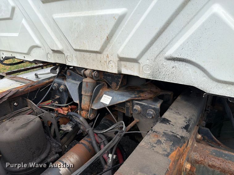 image for item FK4174 2017 International 7400 truck cab and chassis