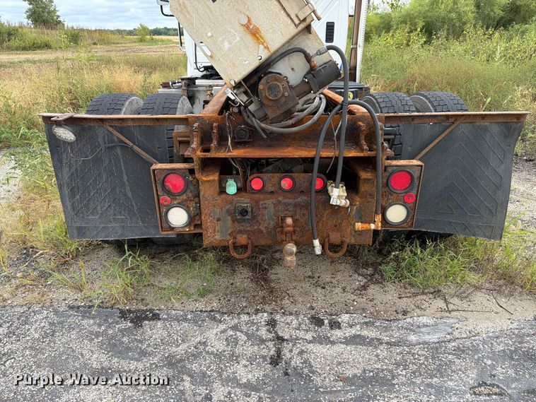image for item FK4174 2017 International 7400 truck cab and chassis