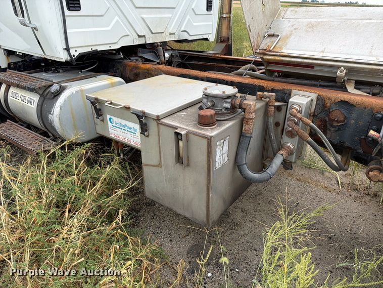 image for item FK4174 2017 International 7400 truck cab and chassis