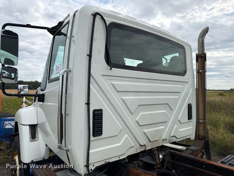 image for item FK4174 2017 International 7400 truck cab and chassis