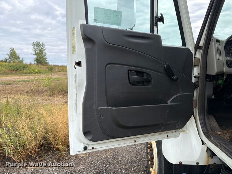 image for item FK4174 2017 International 7400 truck cab and chassis