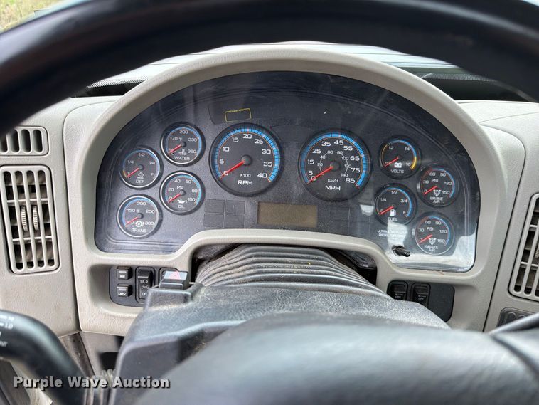 image for item FK4174 2017 International 7400 truck cab and chassis