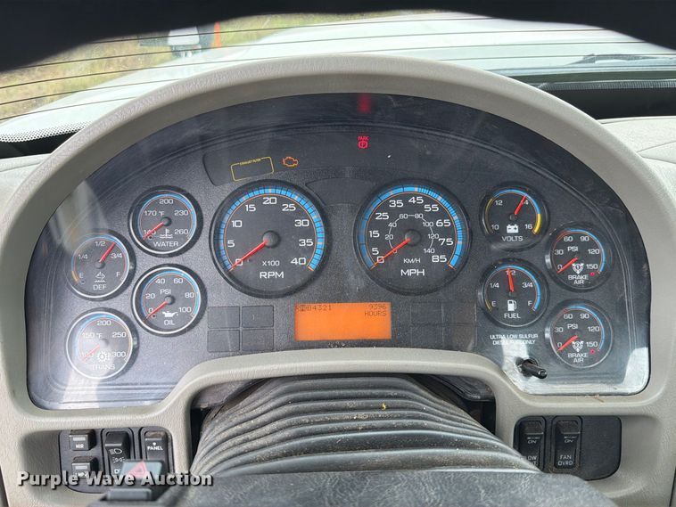 image for item FK4174 2017 International 7400 truck cab and chassis
