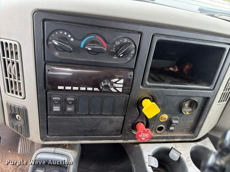 image for item FK4174 2017 International 7400 truck cab and chassis