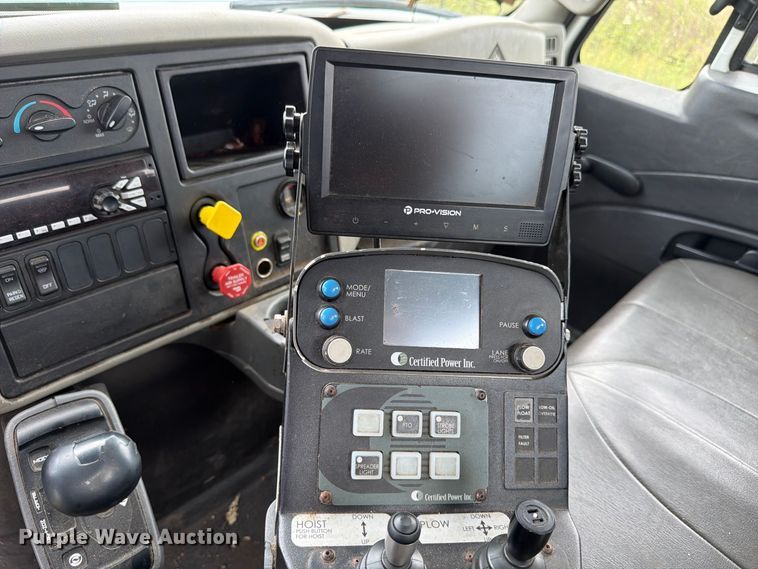 image for item FK4174 2017 International 7400 truck cab and chassis