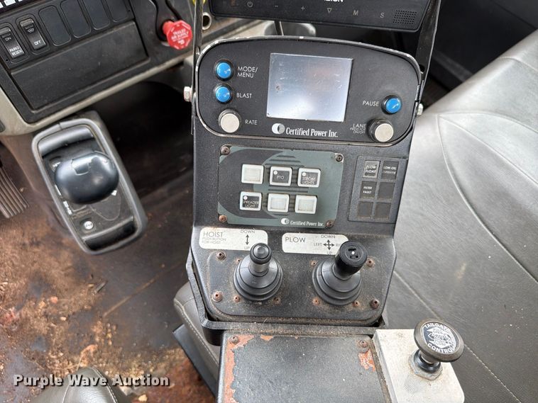 image for item FK4174 2017 International 7400 truck cab and chassis