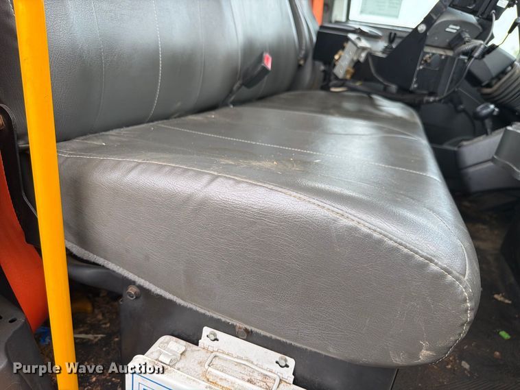 image for item FK4174 2017 International 7400 truck cab and chassis