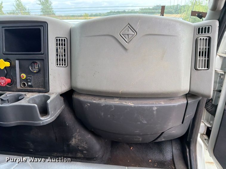 image for item FK4174 2017 International 7400 truck cab and chassis