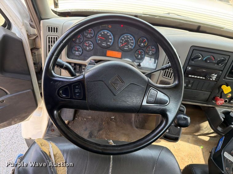 image for item FK4174 2017 International 7400 truck cab and chassis