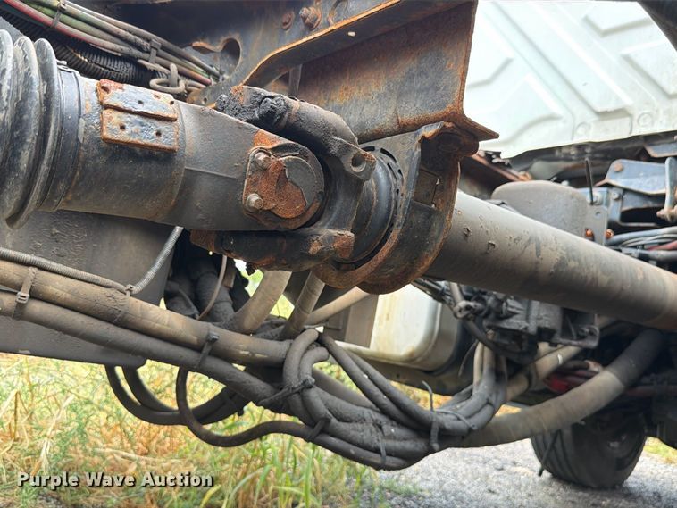 image for item FK4174 2017 International 7400 truck cab and chassis