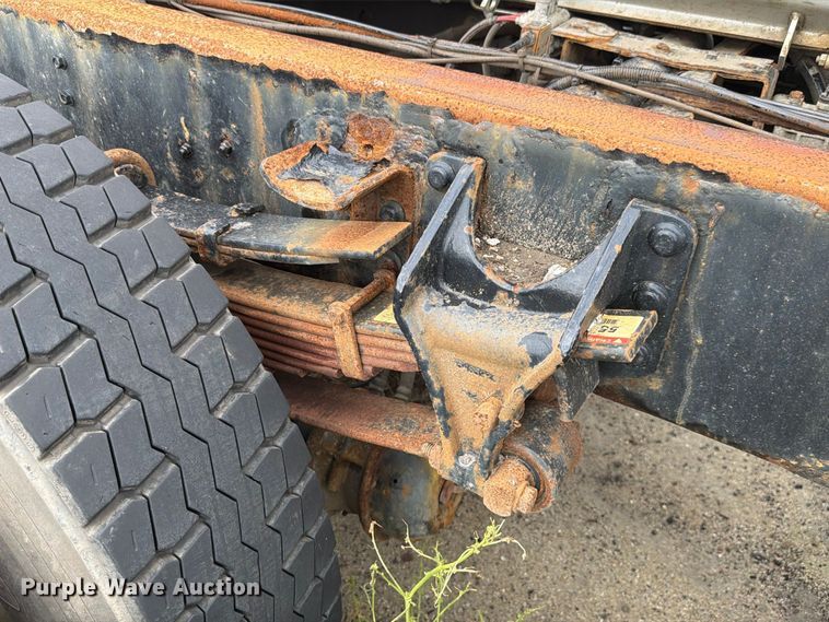 image for item FK4174 2017 International 7400 truck cab and chassis