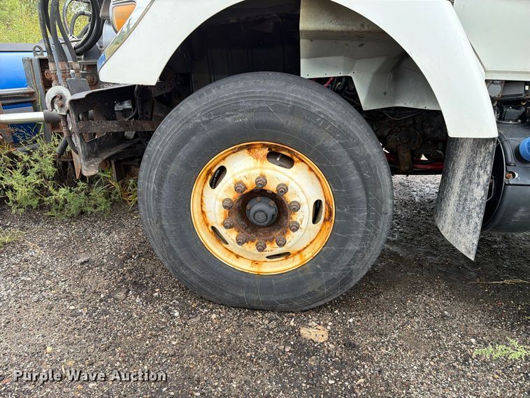 image for item FK4174 2017 International 7400 truck cab and chassis