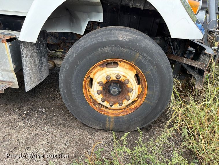 image for item FK4174 2017 International 7400 truck cab and chassis