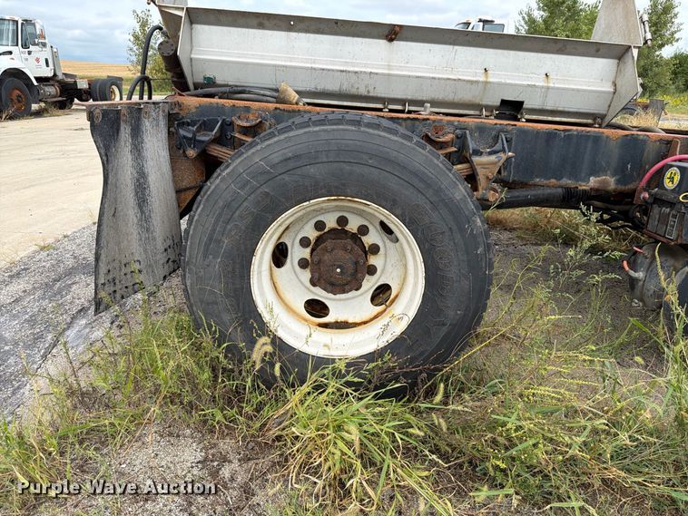 image for item FK4174 2017 International 7400 truck cab and chassis