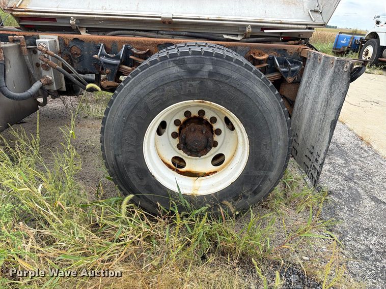 image for item FK4174 2017 International 7400 truck cab and chassis