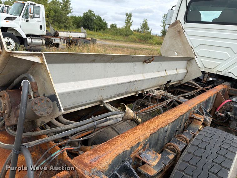 image for item FK4174 2017 International 7400 truck cab and chassis
