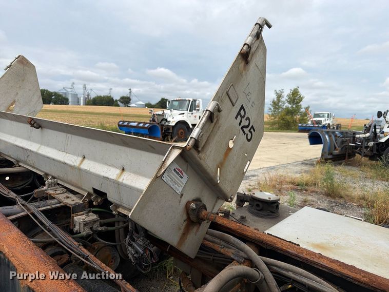 image for item FK4174 2017 International 7400 truck cab and chassis