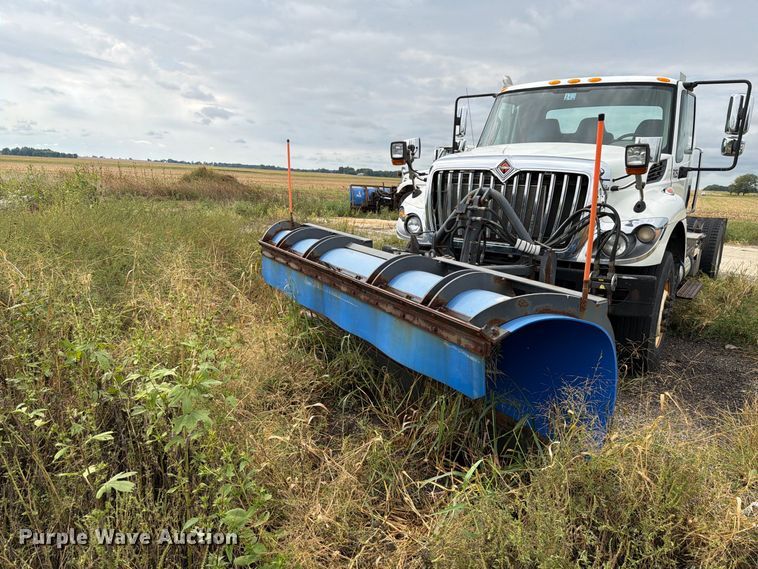 image for item FK4174 2017 International 7400 truck cab and chassis