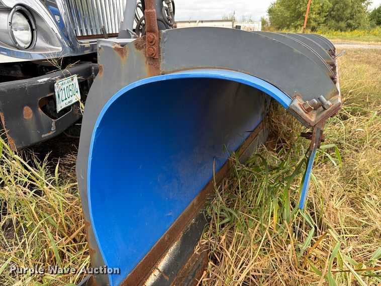 image for item FK4174 2017 International 7400 truck cab and chassis