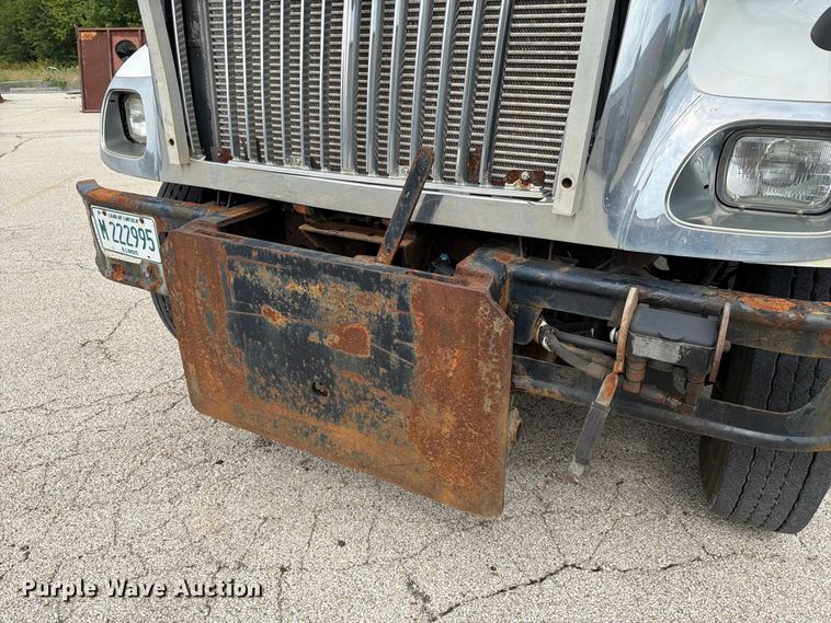 image for item FK4175 2006 International 7400 dump truck