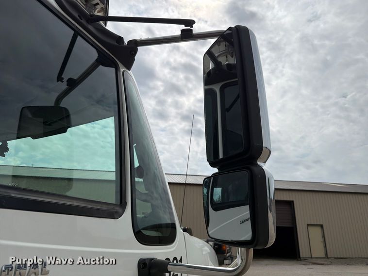 image for item FK4175 2006 International 7400 dump truck