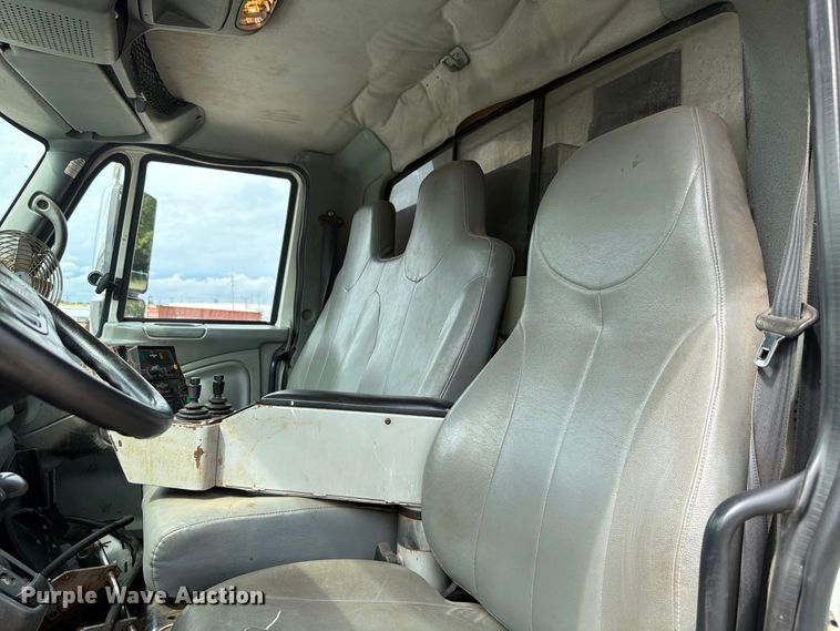 image for item FK4175 2006 International 7400 dump truck