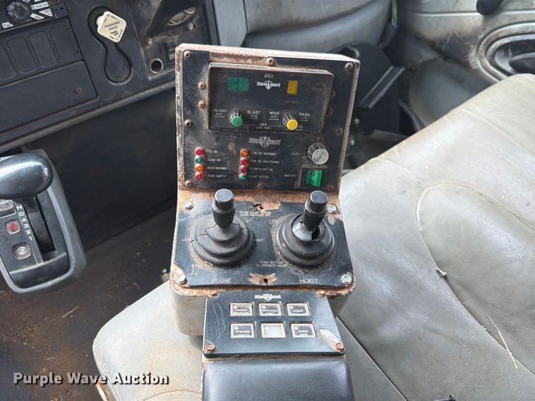 image for item FK4175 2006 International 7400 dump truck