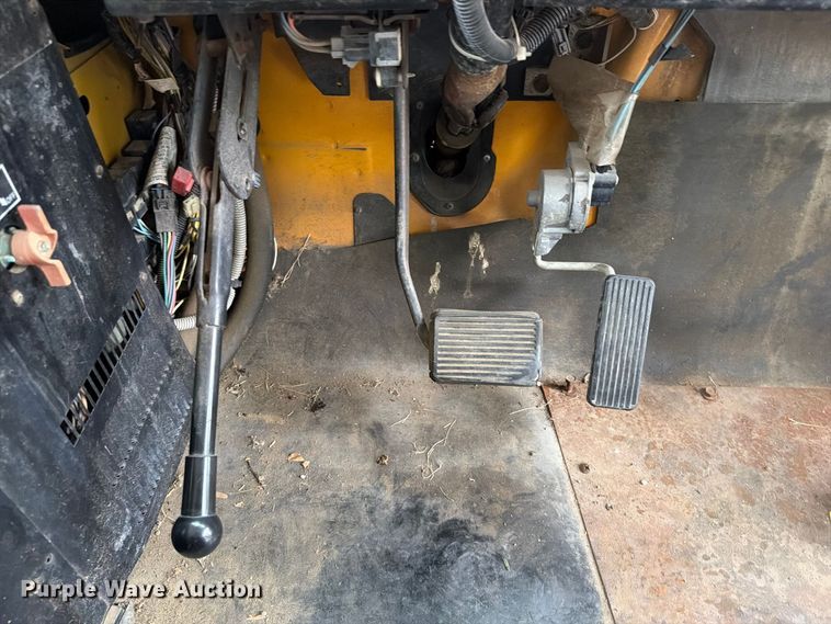 image for item FK5144 2001 International 3800 school bus