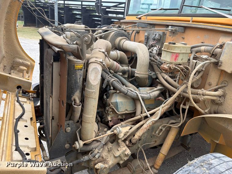 image for item FK5144 2001 International 3800 school bus