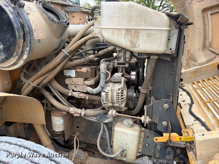 image for item FK5144 2001 International 3800 school bus